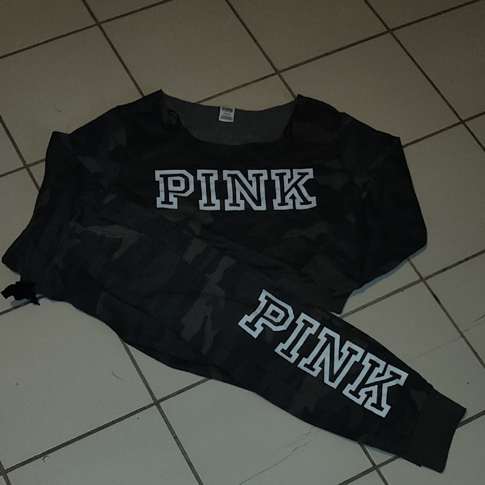 PINK Victoria's Secret Camo Cropped Sweatshirt & Matching Joggers